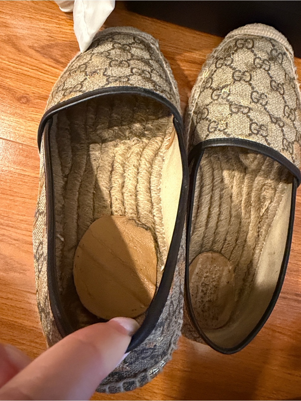 Gucci Womens Beige and Black GG Bee Espadrille - Picture 2 of 9